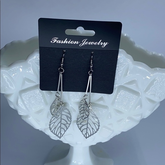 Pair of Earrings N.W.T. - Picture 5 of 5